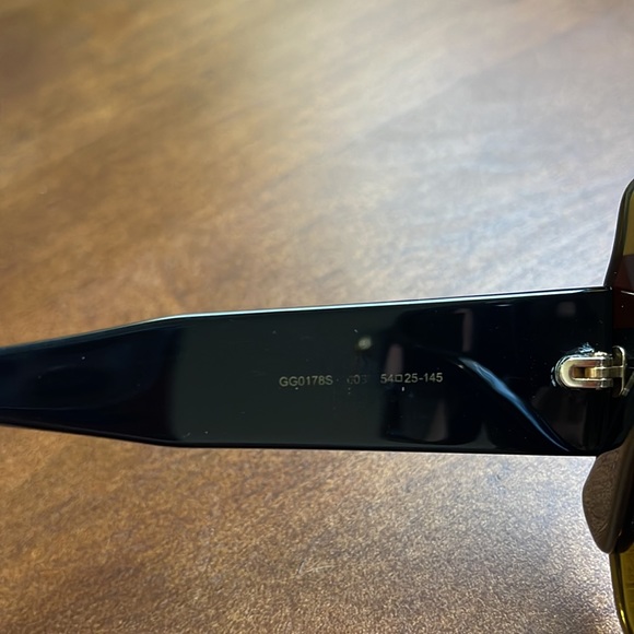 Gucci Square Oversized Sunglasses - Picture 9 of 9